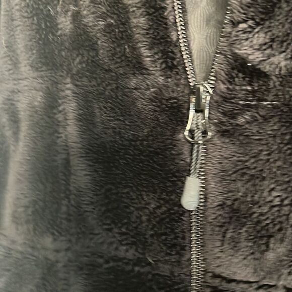 Wind River Fuzzy Vest Size Small - Picture 3 of 9